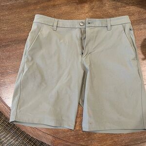 Lululemom ABC 7” gray/green shorts, great condition. 30” waist